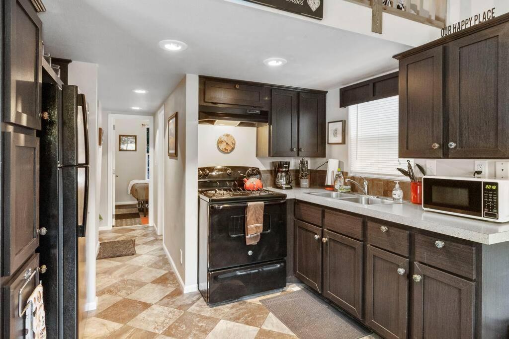 Cozy Tiny Home Steps Away From Mt. Rainier Ashford Eksteriør billede